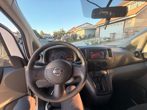 Used 2015 Nissan NV200 S w/ Back Door Glass Package image 11