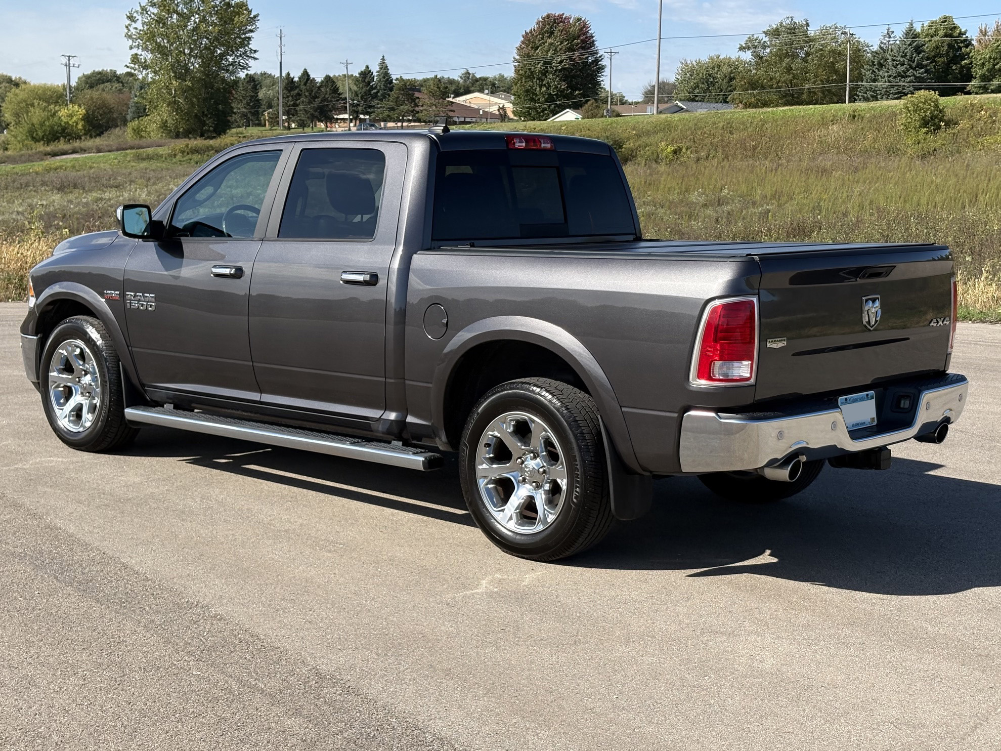 Used 2017 RAM 1500 Laramie w/ Convenience Group AWD/4WD image 4