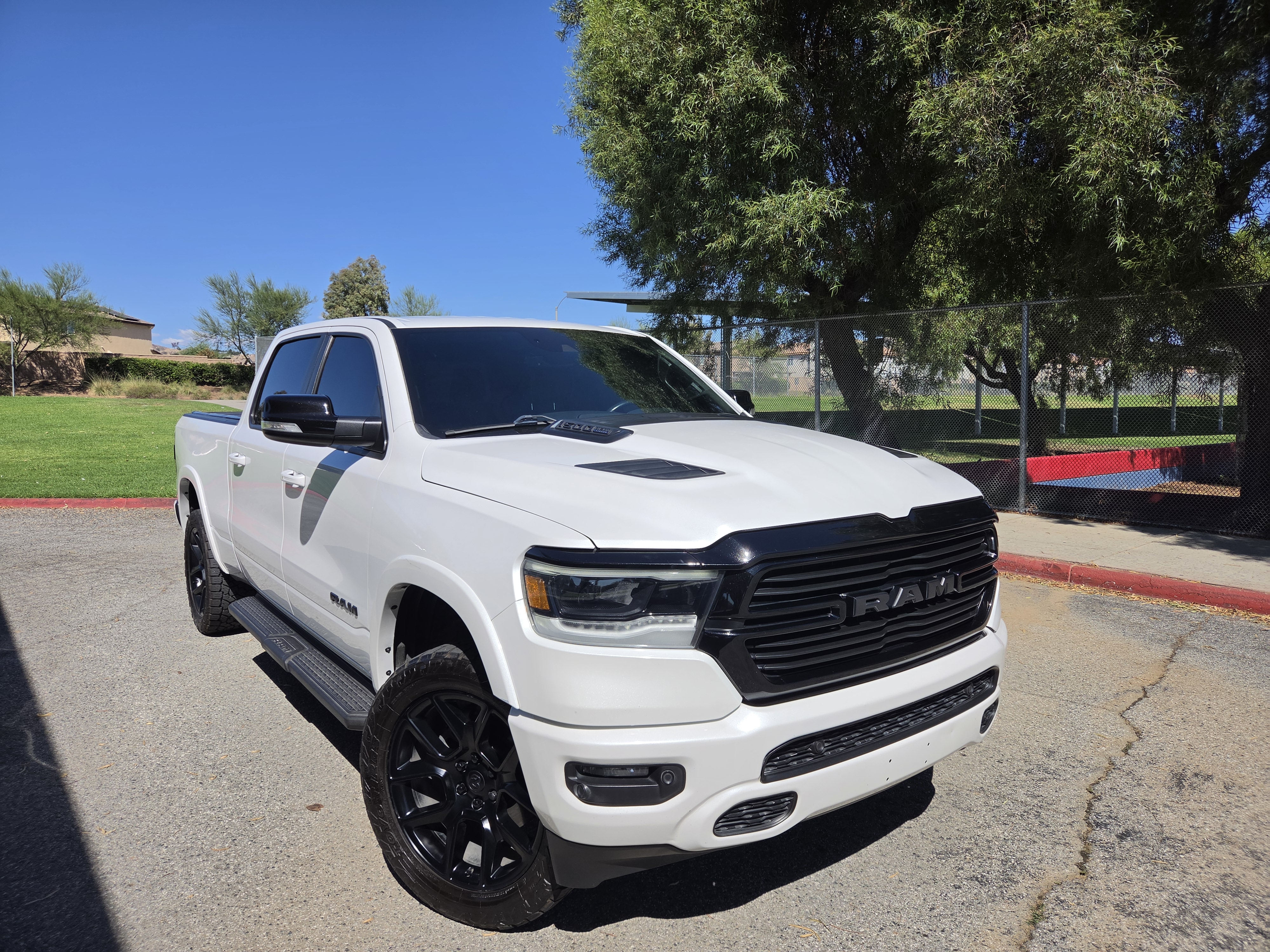 Used 2022 RAM 1500 Laramie AWD/4WD image 1
