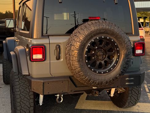 Used 2024 Jeep Wrangler Sport AWD/4WD image 9