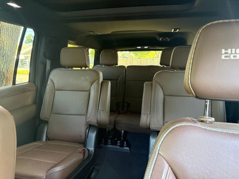 Used 2022 Chevrolet Suburban High Country image 15