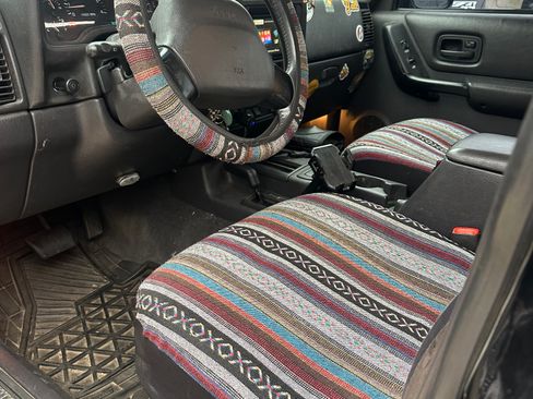 Used 2000 Jeep Cherokee Sport image 6