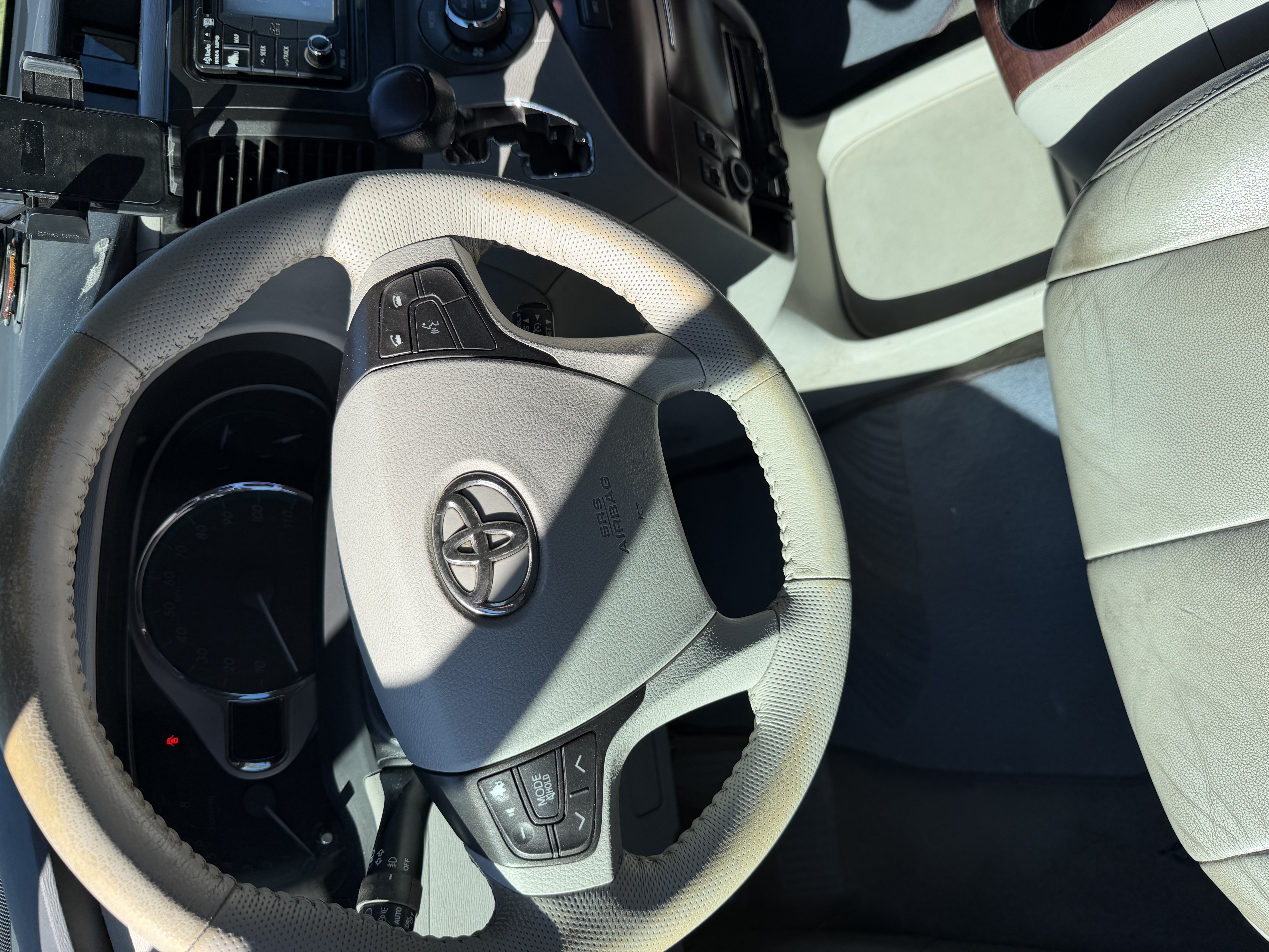 Used 2012 Toyota Sienna XLE FWD image 11