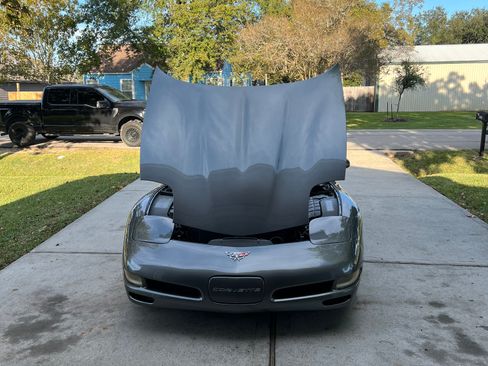 Used 2004 Chevrolet Corvette Coupe w/ Roof Package RWD image 17