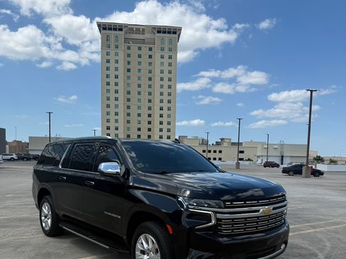 Used 2023 Chevrolet Suburban Premier image 2