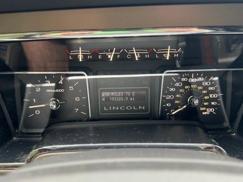 Used 2013 Lincoln Navigator 4WD w/ HD Trailer Tow Pkg image 14
