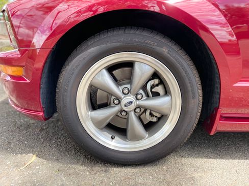 Used 2005 Ford Mustang GT image 11