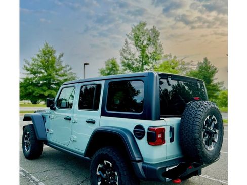 Used 2024 Jeep Wrangler Unlimited Rubicon w/ Technology Group AWD/4WD image 2