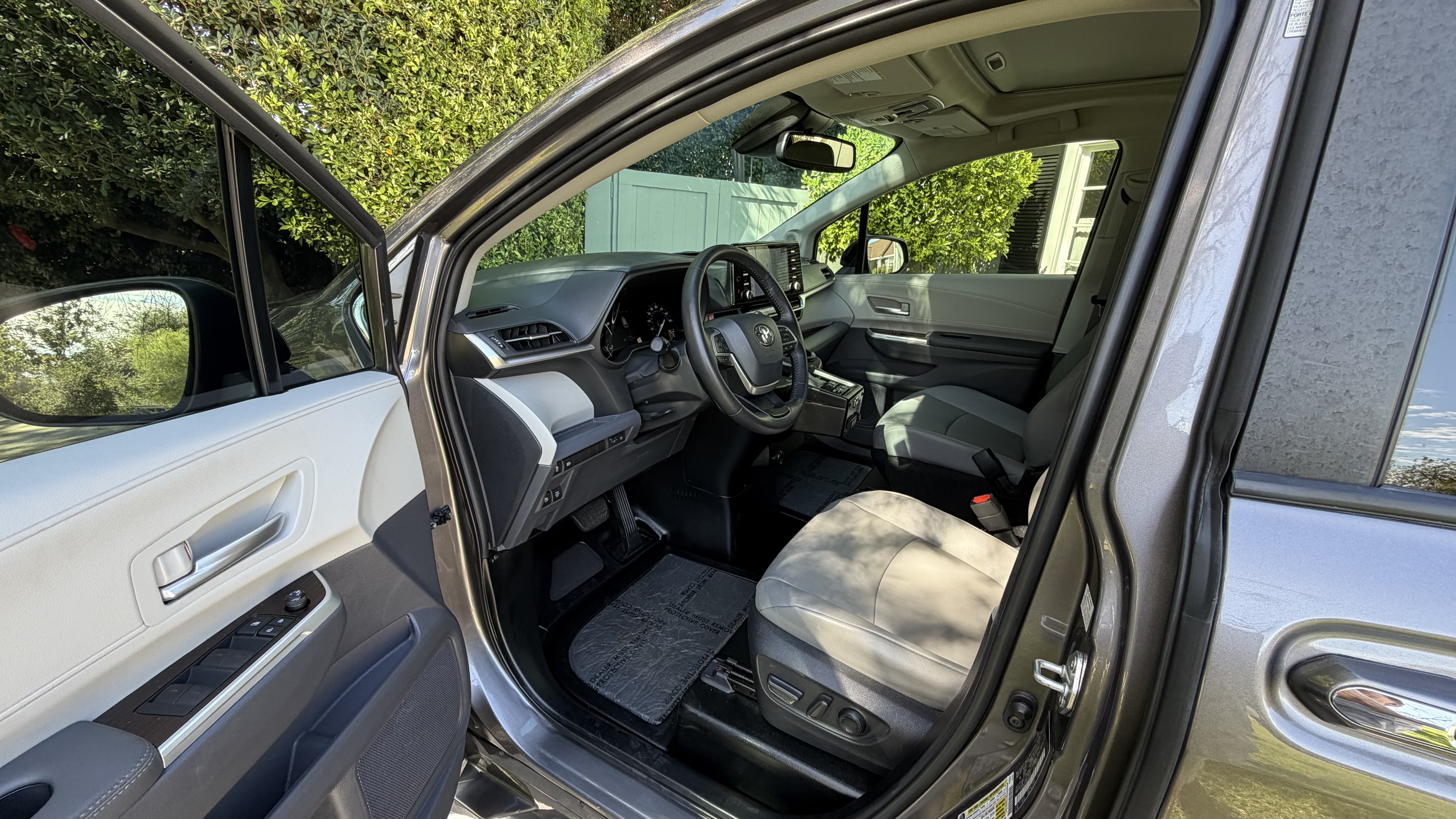 Used 2022 Toyota Sienna XLE w/ XLE Plus Package FWD image 10