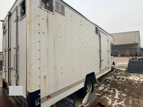 Used 2006 Chevrolet Express 3500 image 6