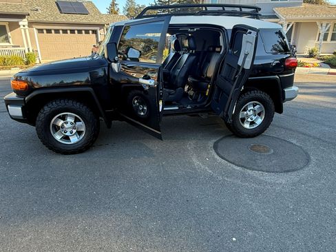 Used 2008 Toyota FJ Cruiser Sport Utility 2D image 4