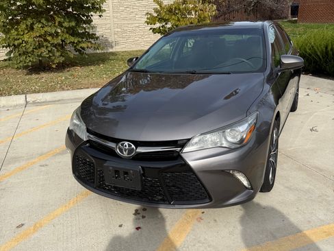 Used 2016 Toyota Camry XSE w/ Moonroof Package image 9