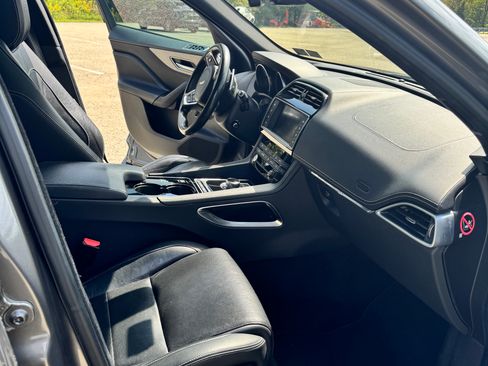 Used 2017 Jaguar F-PACE S AWD/4WD image 10