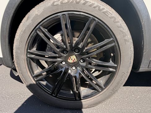 Used 2015 Porsche Cayenne Diesel AWD/4WD image 12