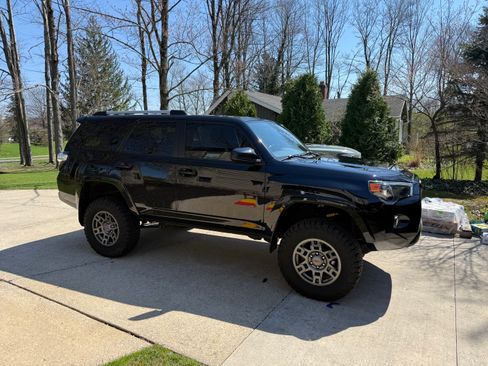 Used 2019 Toyota 4Runner SR5 image 1