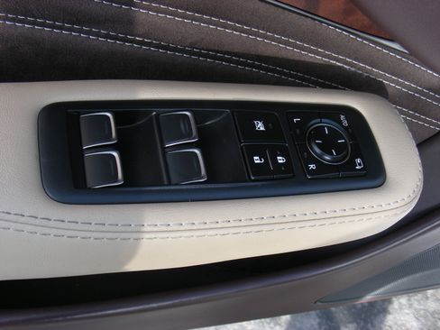 Used 2018 Lexus LS 500 500 Sedan 4D w/ Accessory Package (Z2) image 17