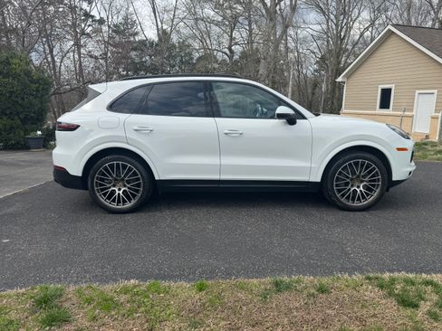 Used 2023 Porsche Cayenne S Platinum AWD/4WD image 4