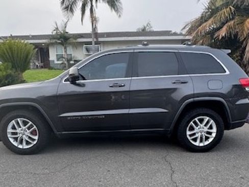 Used 2017 Jeep Grand Cherokee Laredo w/ Quick Order Package 2BE image 5