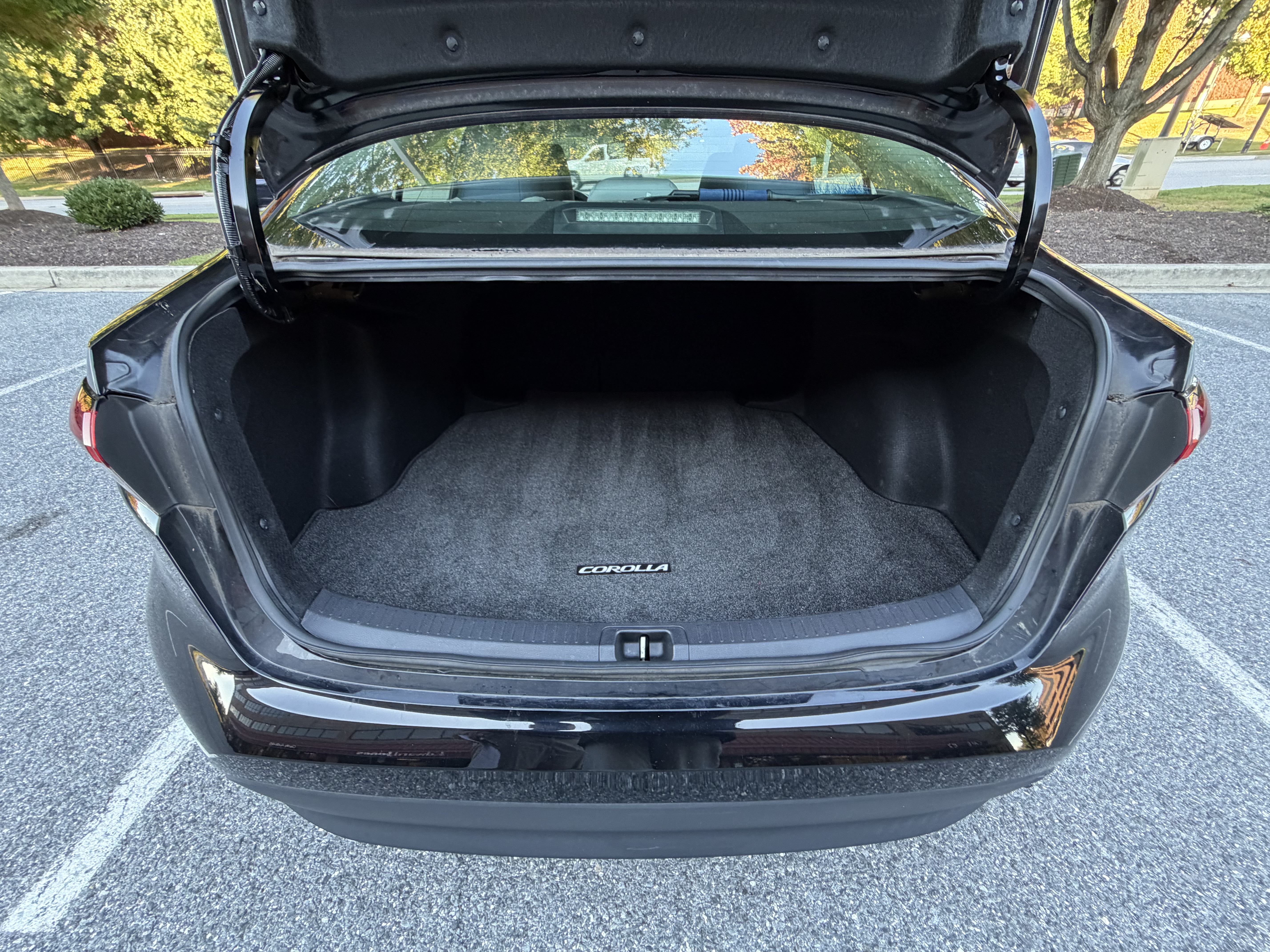 Used 2023 Toyota Corolla LE w/ Carpet Mat Package (TMS) FWD image 8