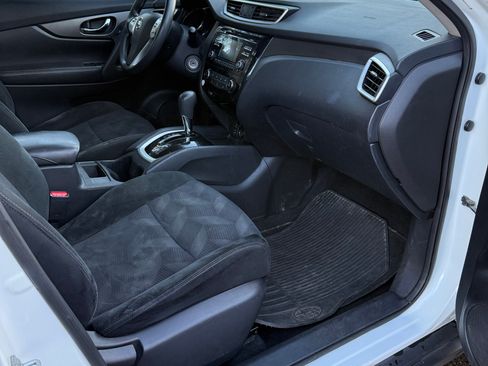 Used 2016 Nissan Rogue S image 11