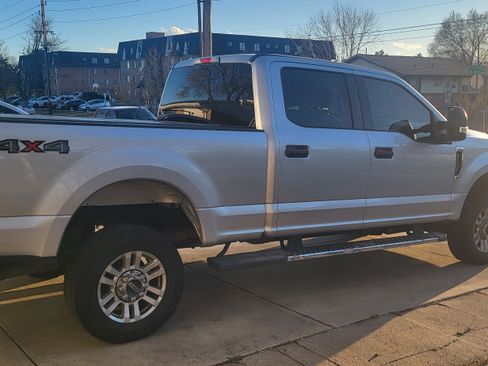 Used 2017 Ford F250 XLT image 2