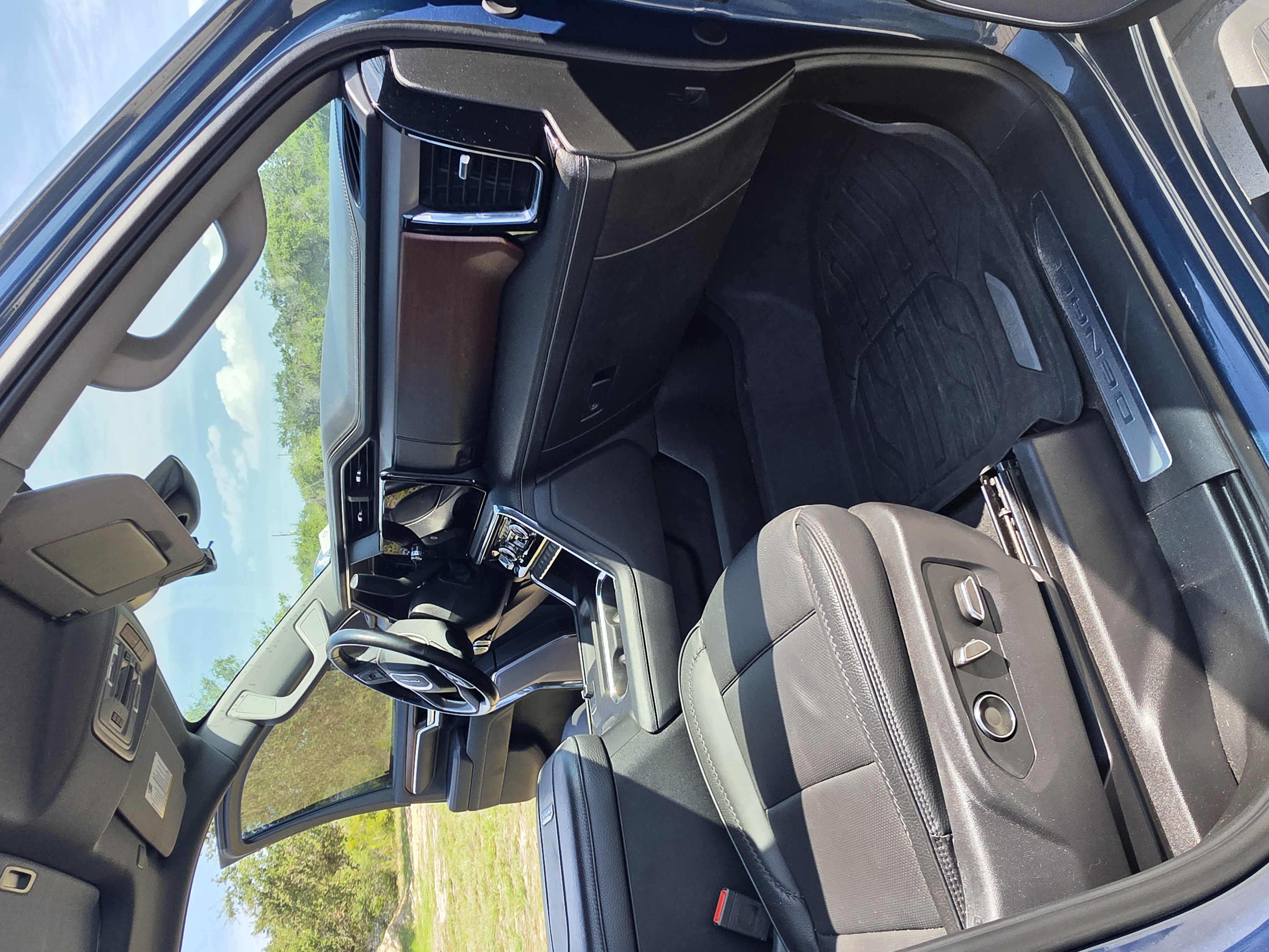Used 2024 GMC Sierra 2500 Denali w/ Denali Reserve Package AWD/4WD image 8