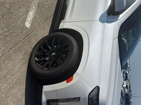 Used 2024 Cadillac Escalade ESV Sport w/ LPO, ONYX Package image 5