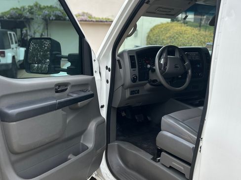 Used 2016 Nissan NV 3500 SV image 9