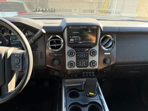 Used 2015 Ford F250 Lariat image 25