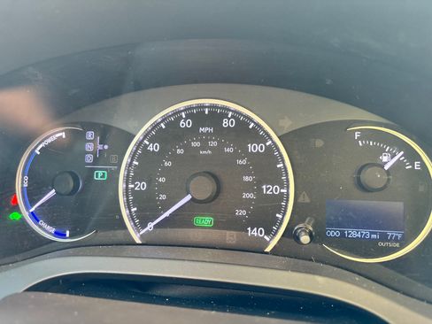 Used 2014 Lexus CT 200h FWD image 17