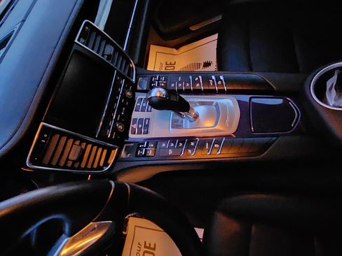 Used 2012 Porsche Panamera 4 image 8