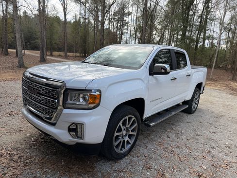 Used 2021 GMC Canyon Denali image 2