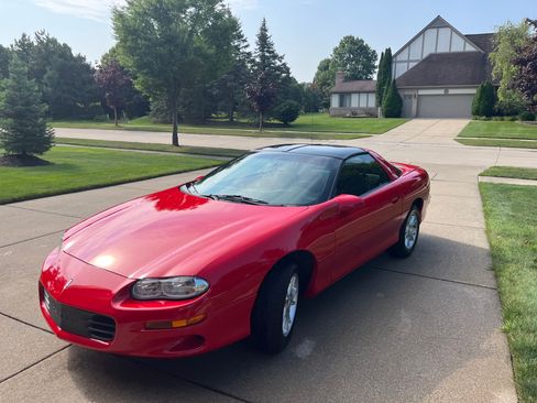 Used 2002 Chevrolet Camaro LT w/ Preferred Equipment Group 1 RWD image 9