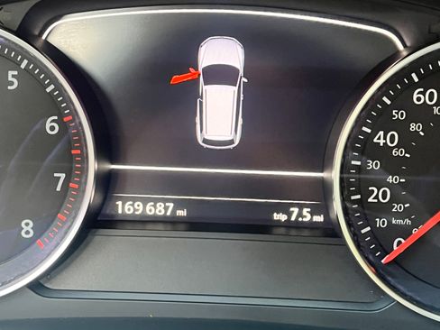 Used 2013 Volkswagen Touareg Executive image 10