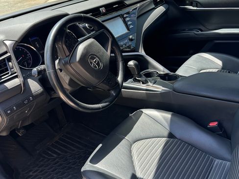 Used 2019 Toyota Camry SE w/ Convenience Package FWD image 6