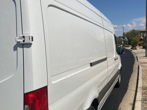 Used 2023 Mercedes-Benz Sprinter 2500 w/ Dashboard Charging Package image 8