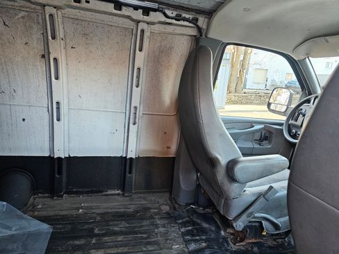 Used 2015 Chevrolet Express 3500 Extended image 12