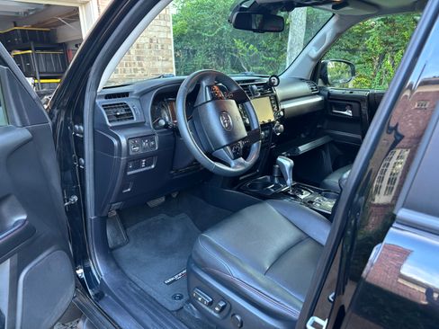 Used 2020 Toyota 4Runner TRD Off-Road Premium w/ Moonroof Package AWD/4WD image 4