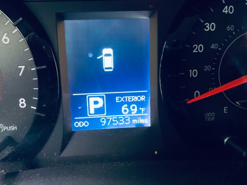 Used 2015 Toyota Sienna LE image 10