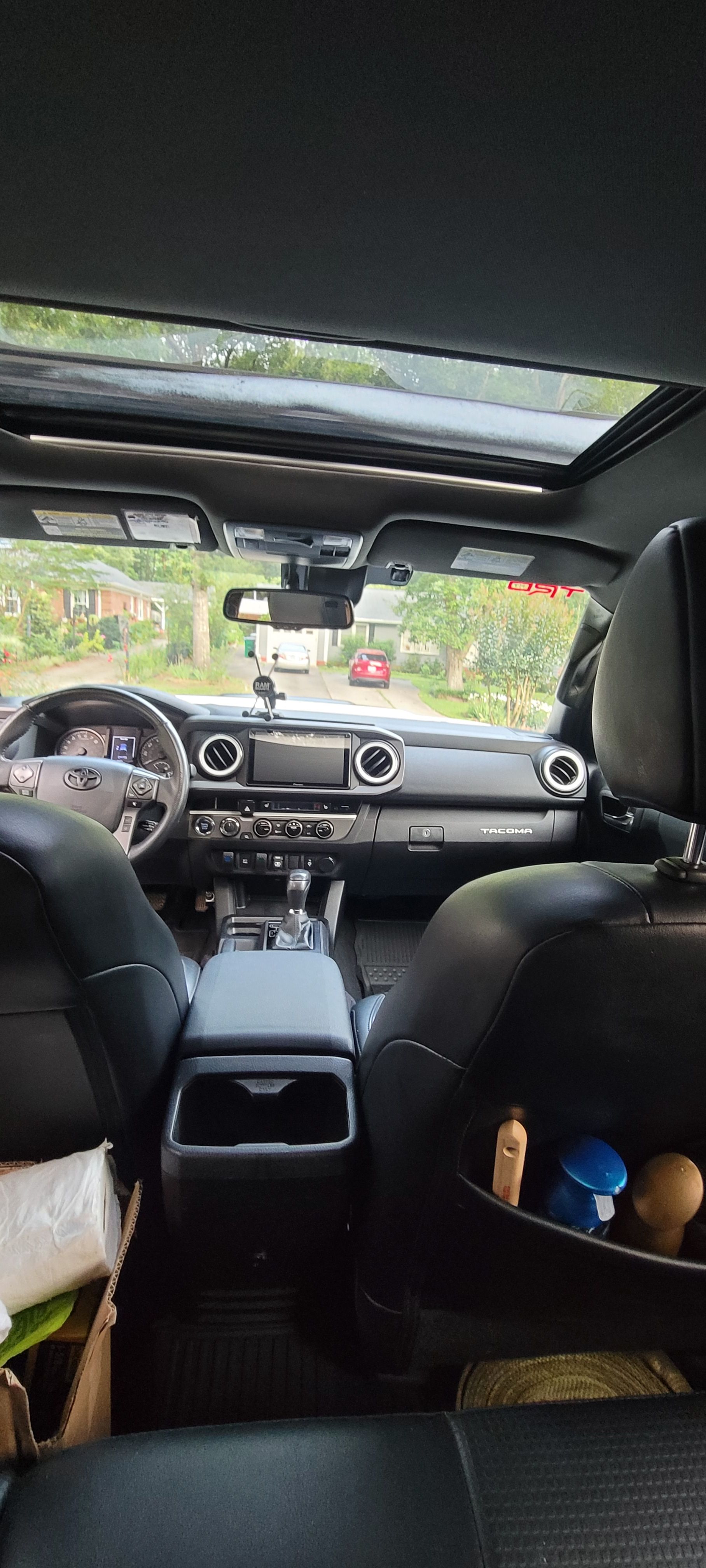 Used 2018 Toyota Tacoma TRD Sport AWD/4WD image 10