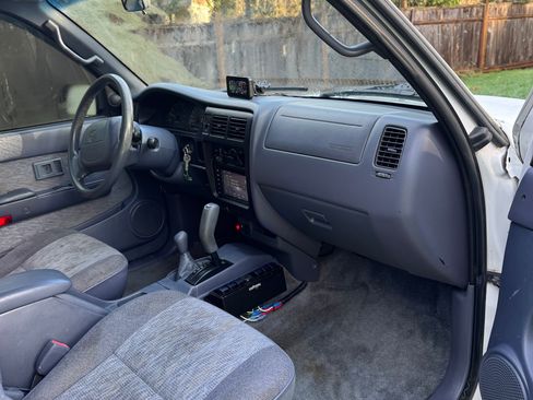 Used 1999 Toyota Tacoma Pickup image 2