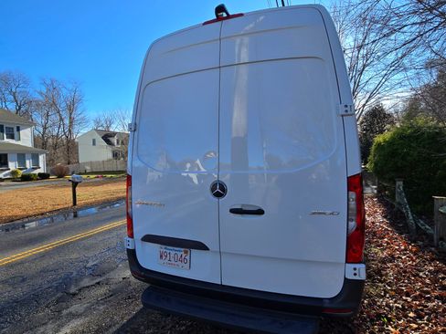 Used 2022 Mercedes-Benz Sprinter 2500 image 2
