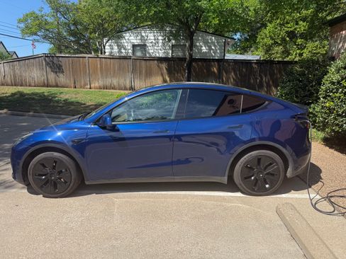 Used 2022 Tesla Model Y Long Range image 2