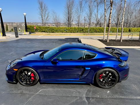 Used 2021 Porsche 718 Cayman GT4 image 9