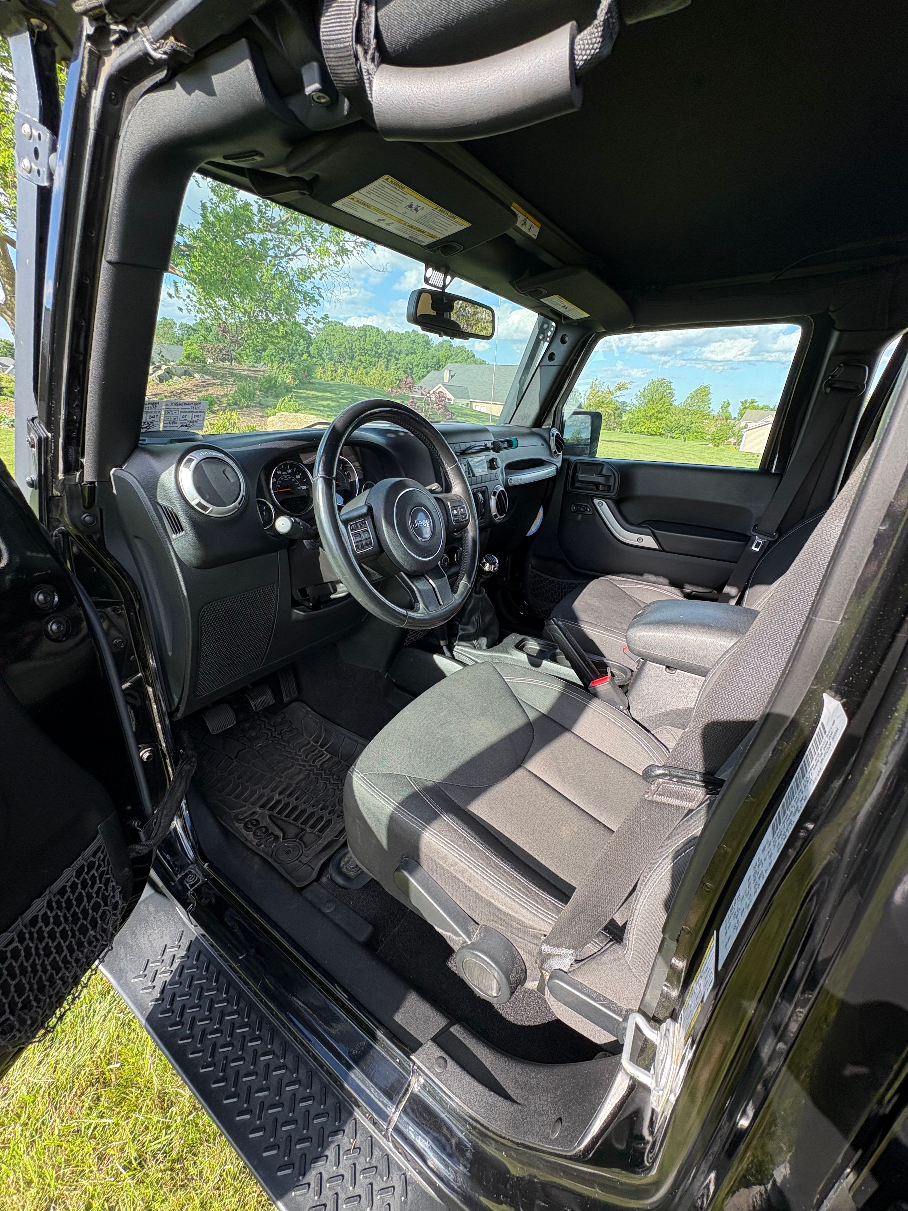 Used 2016 Jeep Wrangler Unlimited Sahara w/ Max Tow Package AWD/4WD image 11
