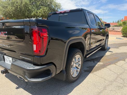 Used 2023 GMC Sierra 1500 Denali w/ Technology Package AWD/4WD image 10