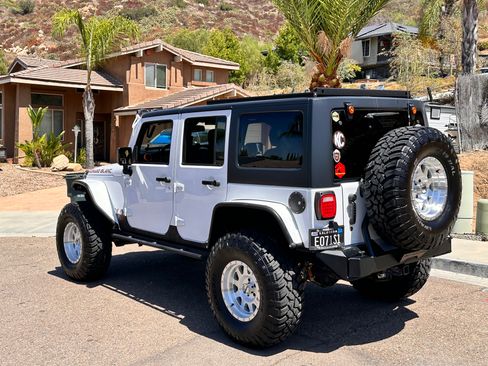 Used 2016 Jeep Wrangler Unlimited Sahara w/ Max Tow Package image 9
