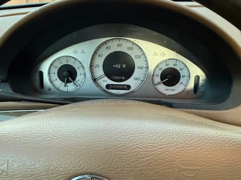 Used 2007 Mercedes-Benz E 350 E 350 Sedan 4D image 6