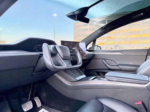 Used 2023 Tesla Model X image 4