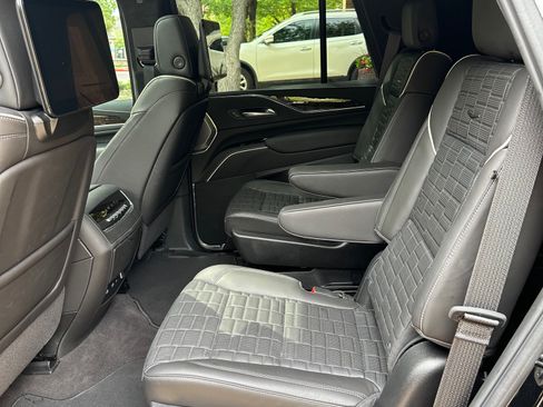 Used 2024 Cadillac Escalade Sport Platinum image 16